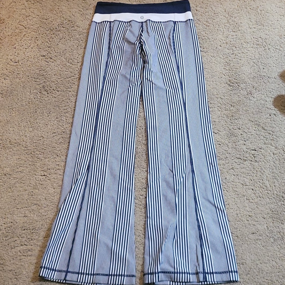 Lululemon reverseable flare leggings 4